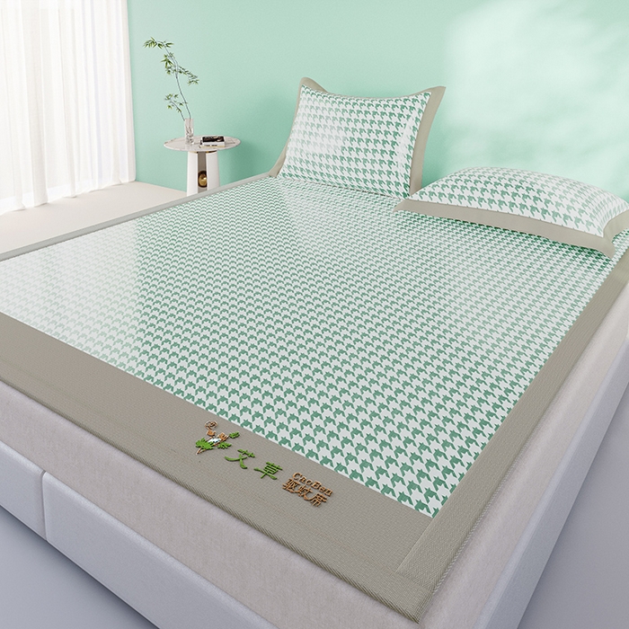 91家纺网 家纺一手货源 找家纺 阿牛席业 2025新款水洗冰晶系列-宽头绣复三明治条席 大千鸟格-绿-反面三明治款条席