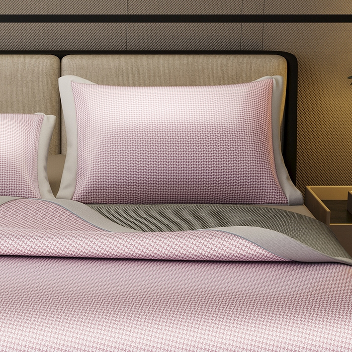 91家纺网 家纺一手货源 找家纺 阿牛席业 2025新款水洗冰晶系列-宽头绣复三明治条席 小牙格-粉-反面三明治款条席