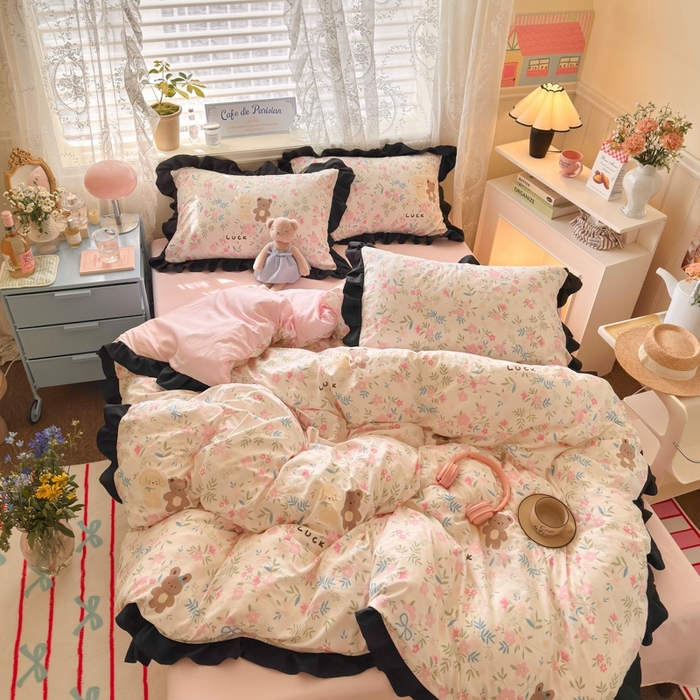 91家纺网 家纺一手货源 找家纺 慕澄家纺 2025新款法式浪漫风花边款水洗棉四件套 花边款-花园宝贝