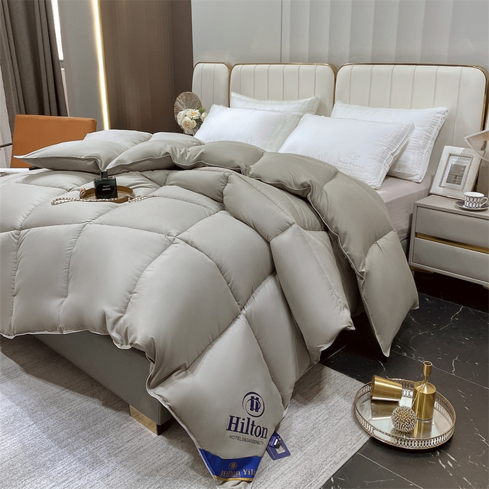 91家纺网 家纺一手货源 找家纺 招财星2店仓储 2025新款款全棉防羽布希尔顿被 灰色