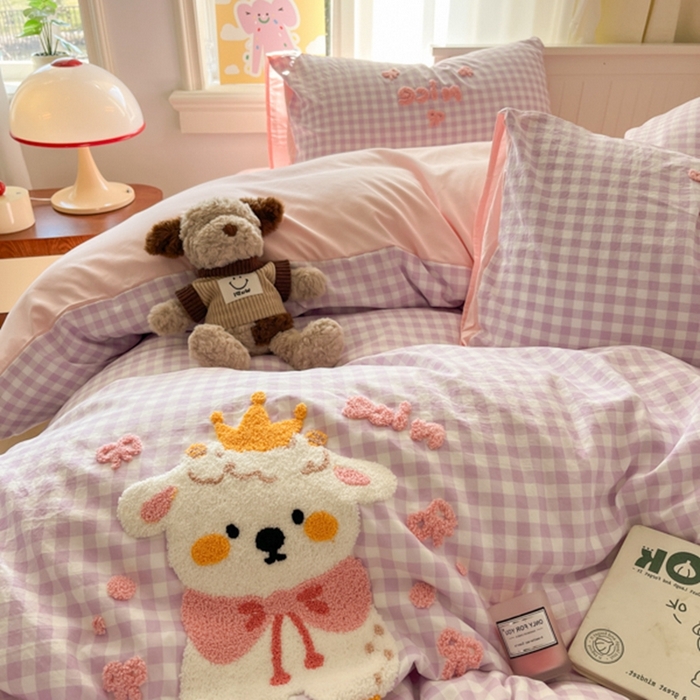 91家纺网 家纺一手货源 找家纺 葡萄家 2025专版高克重超萌卡通格子双拼毛巾绣软糯糯水洗棉四件套 蝴蝶结羊驼