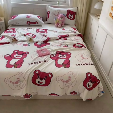 91家纺网 家纺一手货源 找家纺 心卓婴童馆 2025新款A类针织棉被芯—影棚图 花朵熊