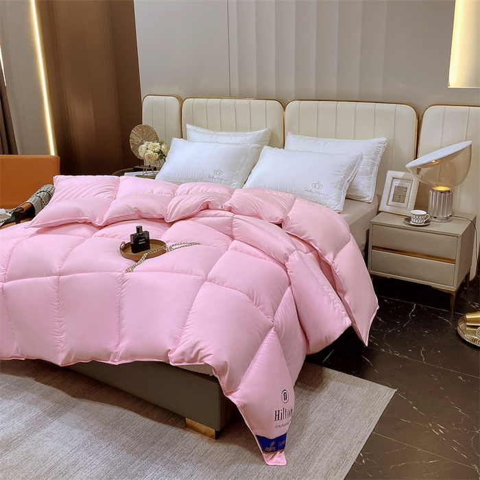 91家纺网 家纺一手货源 找家纺 招财星2店仓储 2025新款款全棉防羽布希尔顿被 粉色