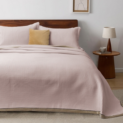 91家纺网 家纺一手货源 找家纺 恩和家纺 2025新款包边款星光压花床盖 灰驼