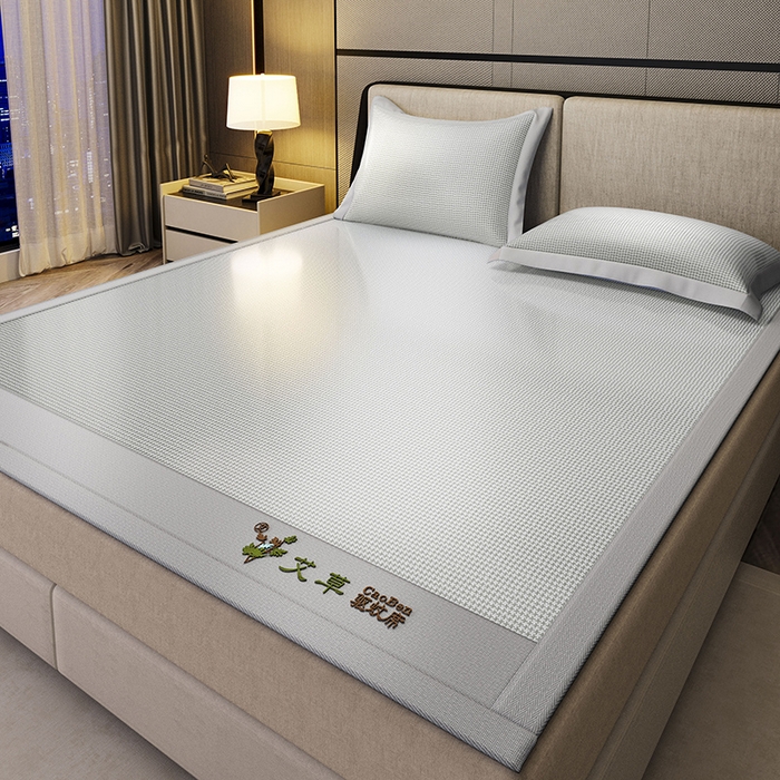 91家纺网 家纺一手货源 找家纺 阿牛席业 2025新款水洗冰晶系列-宽头绣复三明治条席 小牙格-灰-反面三明治款条席