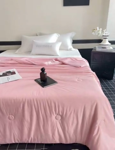 91家纺网 家纺一手货源 找家纺 梦恬佳 2025新款A类凉感夏被系列 纯色粉