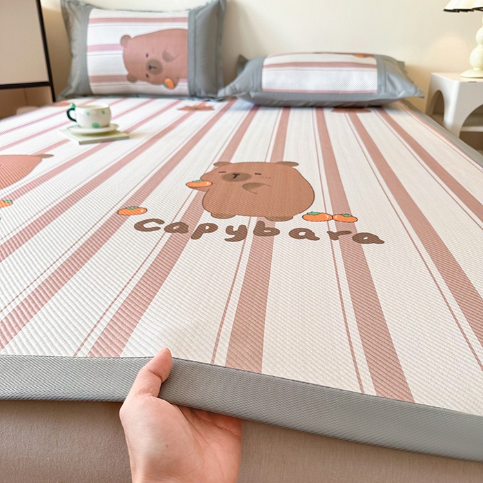 91家纺网 家纺一手货源 找家纺 阿牛席业 2025新款凉感印花软席系列一 卡皮巴布