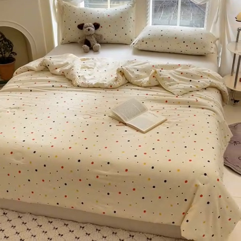 91家纺网 家纺一手货源 找家纺 星巴k家纺 2025糯糯棉A类大豆蛋白纤维夏凉被双层纱水洗棉夏被大豆被 彩色波点