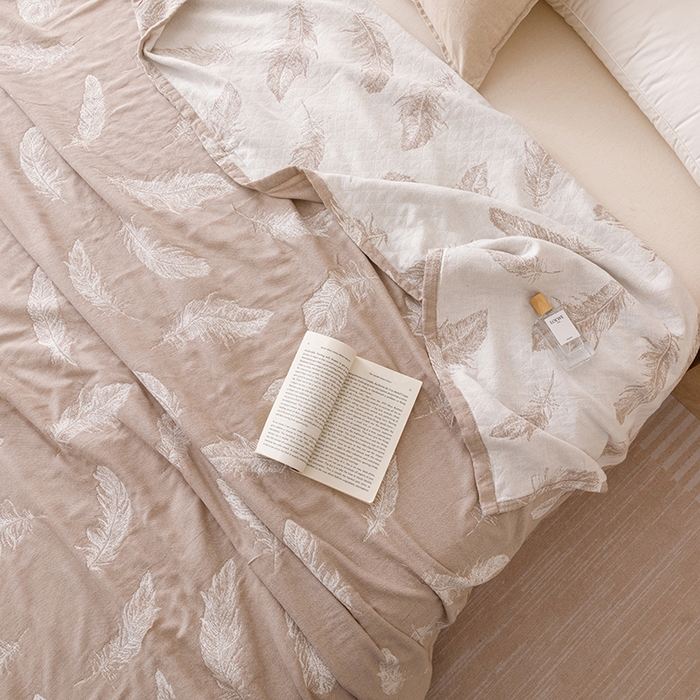 91家纺网 家纺一手货源 找家纺 朴尔家纺-毛巾被 2025新款全棉水洗柔绉三层纱布毛巾被 夏梦-驼