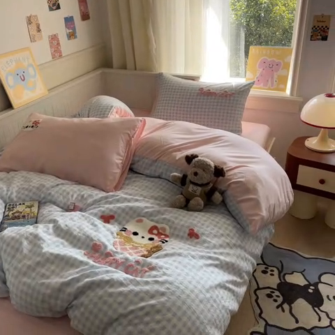 91家纺网 家纺一手货源 找家纺 葡萄家 2025专版高克重超萌卡通格子双拼毛巾绣软糯糯水洗棉四件套 冰淇淋KT