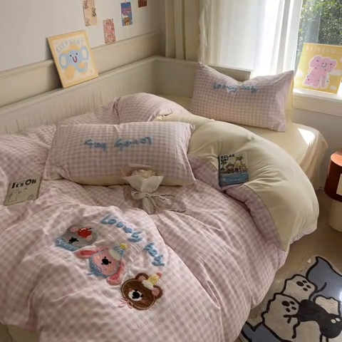 91家纺网 家纺一手货源 找家纺 葡萄家 2025专版高克重超萌卡通格子双拼毛巾绣软糯糯水洗棉四件套 森林派对