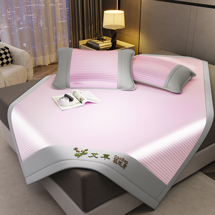 91家纺网 家纺一手货源 找家纺 阿牛席业 2025新款水洗冰晶系列-宽头绣复无纺布条席 水云间-粉-反面无纺布款条席