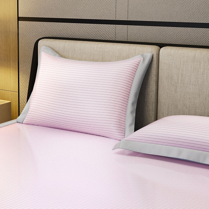 91家纺网 家纺一手货源 找家纺 阿牛席业 2025新款水洗冰晶系列-宽头绣复三明治条席 水云间-粉-反面三明治款条席