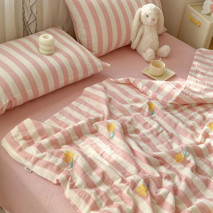 91家纺网 家纺一手货源 找家纺 木楌家居2025新款色织条纹皱皱纱刺绣款夏被 星河坠落