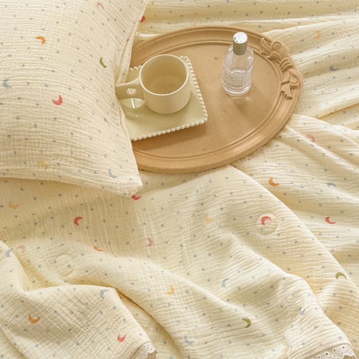 91家纺网 家纺一手货源 找家纺 木楌家居2025新款全棉皱皱纱花边款大豆夏被 星萝