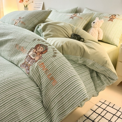 91家纺网 家纺一手货源 找家纺 （总）水云缦 2025新款全棉三层纱色织大提花绣花四件套-维尼款