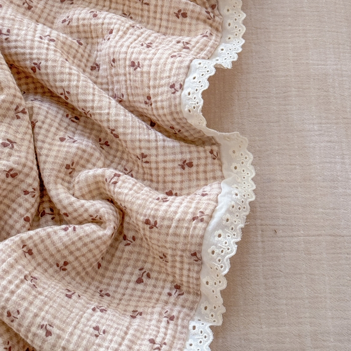 91家纺网 家纺一手货源 找家纺 木楌家居2025新款全棉皱皱纱花边款大豆夏被 锦婳