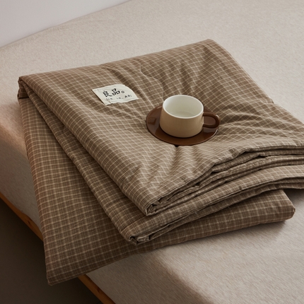 91家纺网 家纺一手货源 找家纺 尊妙被业 2025新款全棉色织水洗棉夏被 晚晴-咖