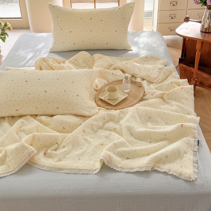 91家纺网 家纺一手货源 找家纺 木楌家居2025新款全棉皱皱纱花边款大豆夏被 星萝