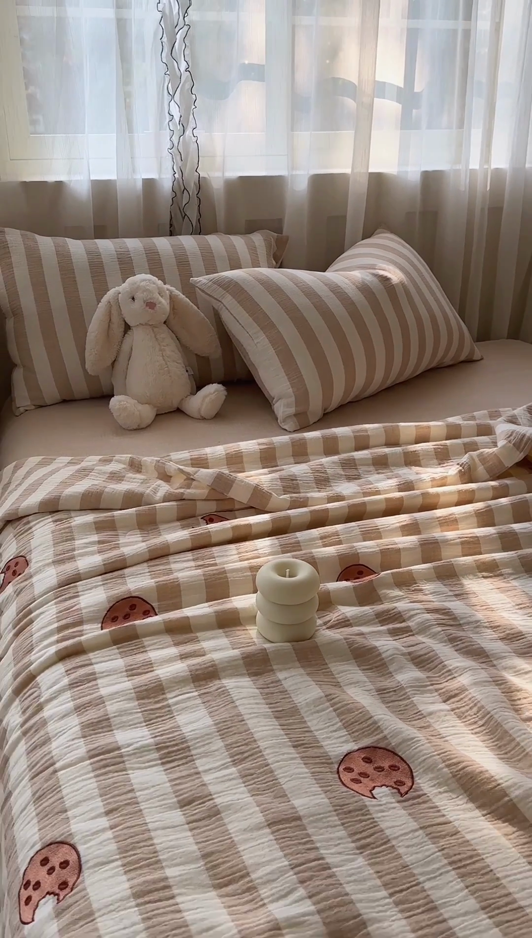 91家纺网 家纺一手货源 找家纺 木楌家居2025新款色织条纹皱皱纱刺绣款夏被 曲奇