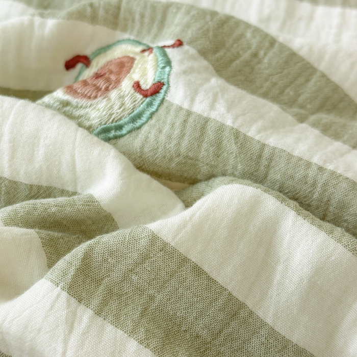 91家纺网 家纺一手货源 找家纺 木楌家居2025新款色织条纹皱皱纱刺绣款夏被 牛油果