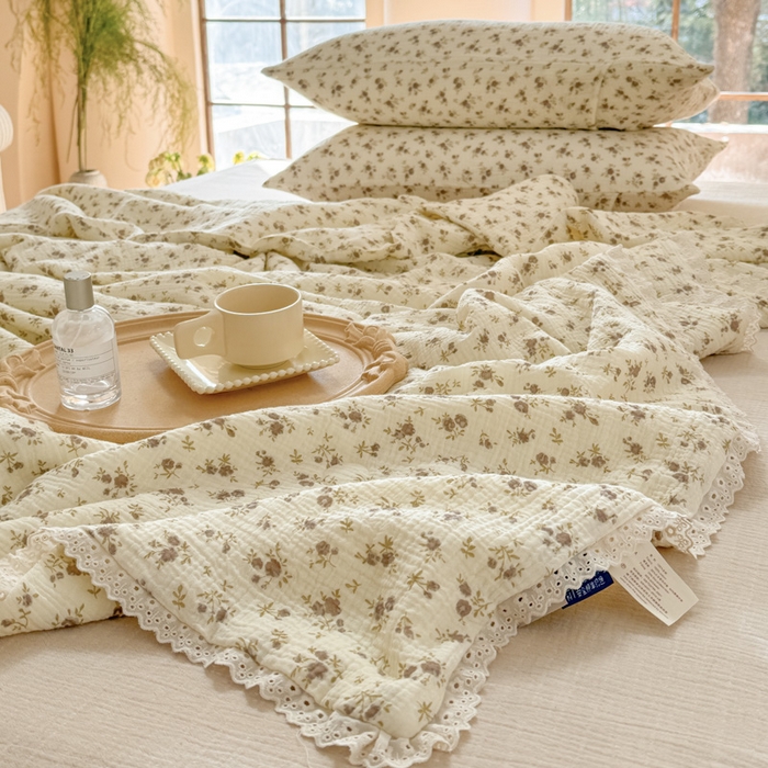 91家纺网 家纺一手货源 找家纺 木楌家居2025新款全棉皱皱纱花边款大豆夏被 纤月