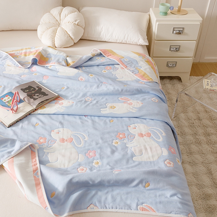 91家纺网 家纺一手货源 找家纺 悦然毛巾被 2025新款全棉６层纱毛巾被 花漾捧花蓝