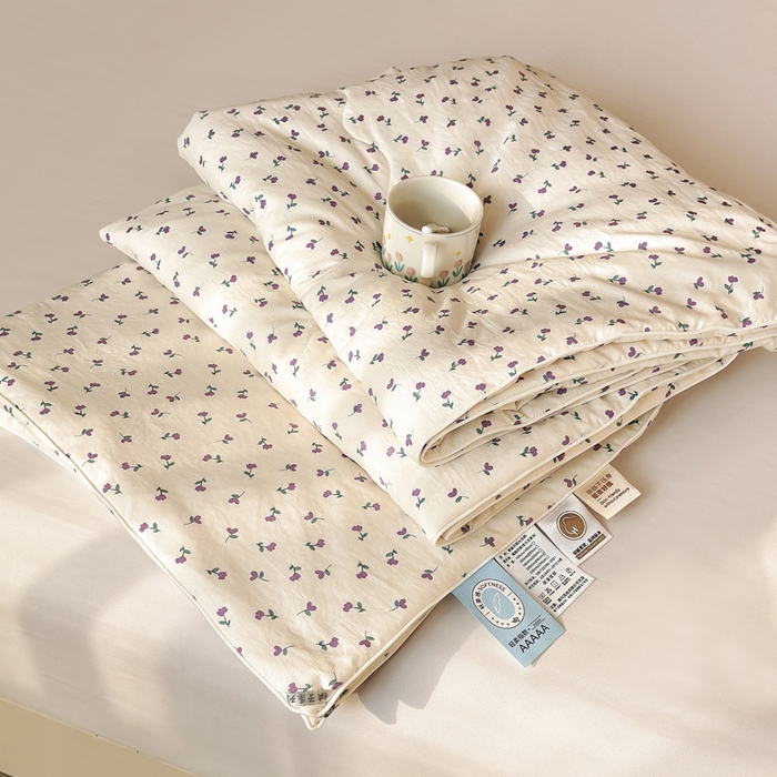 91家纺网 家纺一手货源 找家纺 尊妙被业 2025新款嘭嘭软水洗棉夏被 小花野-紫