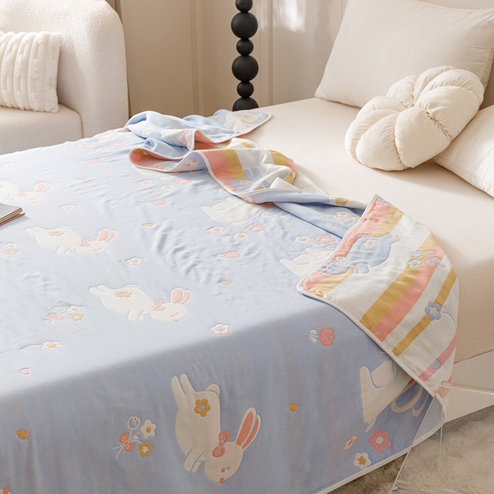 91家纺网 家纺一手货源 找家纺 悦然毛巾被 2025新款全棉６层纱毛巾被 花漾捧花蓝