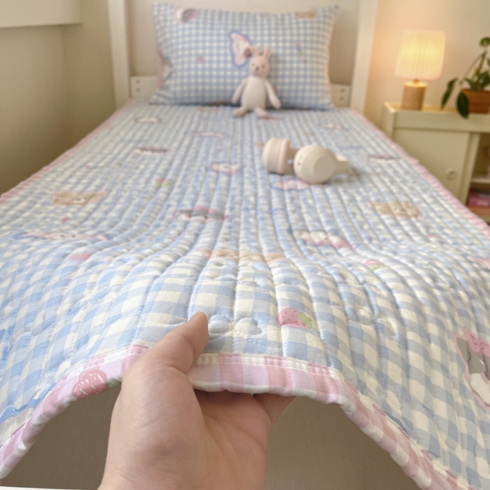 91家纺网 家纺一手货源 找家纺 Sweet dreams甜梦 2025新款全棉卡通小清新棉垫子床垫旅行垫 格子狗狗