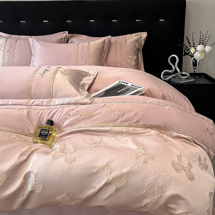 91家纺网 家纺一手货源 找家纺 金牛座家纺 2025新款金丝提花亲肤棉刺绣拼接四件套 情结-浅豆沙