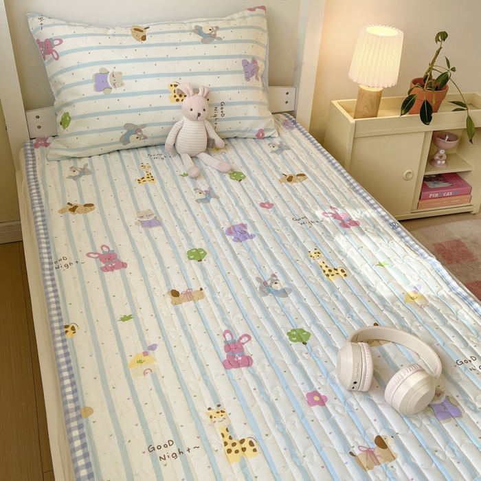 91家纺网 家纺一手货源 找家纺 Sweet dreams甜梦 2025新款全棉卡通小清新棉垫子床垫旅行垫 奇趣动物园