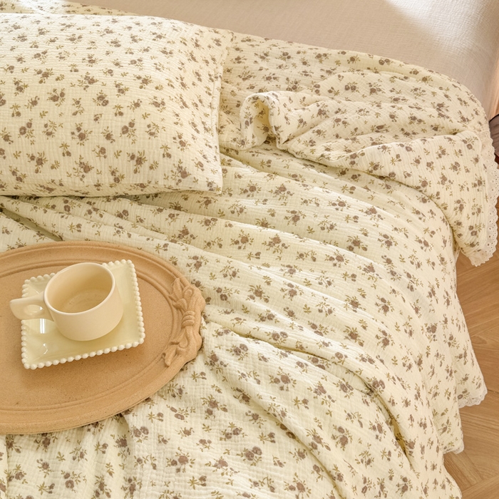 91家纺网 家纺一手货源 找家纺 木楌家居2025新款全棉皱皱纱花边款大豆夏被 纤月