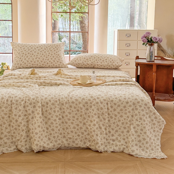 91家纺网 家纺一手货源 找家纺 木楌家居2025新款全棉皱皱纱花边款大豆夏被 舒阳