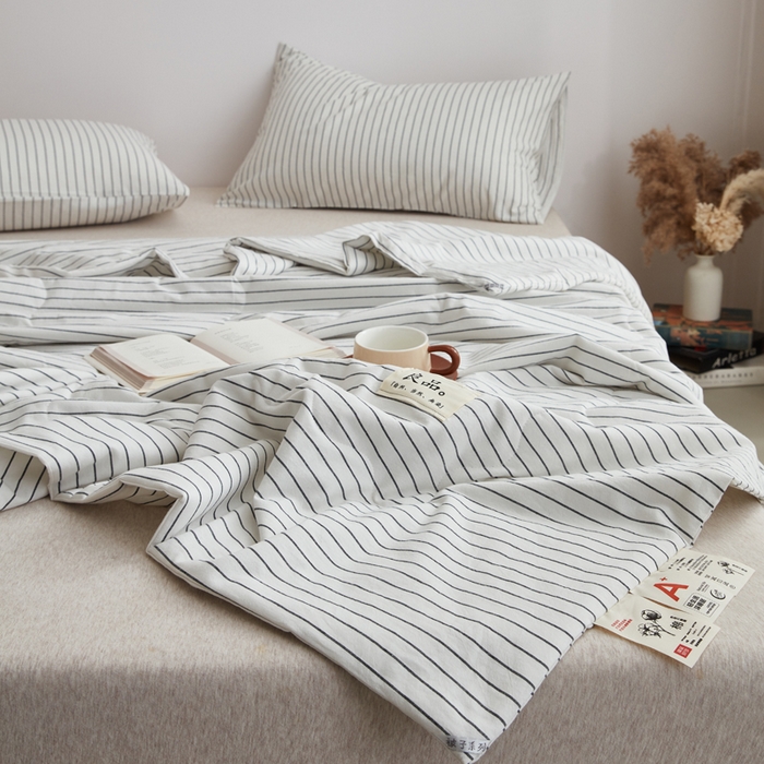 91家纺网 家纺一手货源 找家纺 尊妙被业 2025新款全棉色织水洗棉夏被 白细条