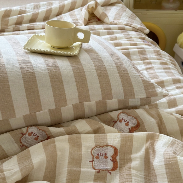 91家纺网 家纺一手货源 找家纺 木楌家居2025新款色织条纹皱皱纱刺绣款夏被 土司