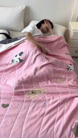 91家纺网 家纺一手货源 找家纺 悦然毛巾被 2025新款全棉６层纱毛巾被 甜梦小熊粉