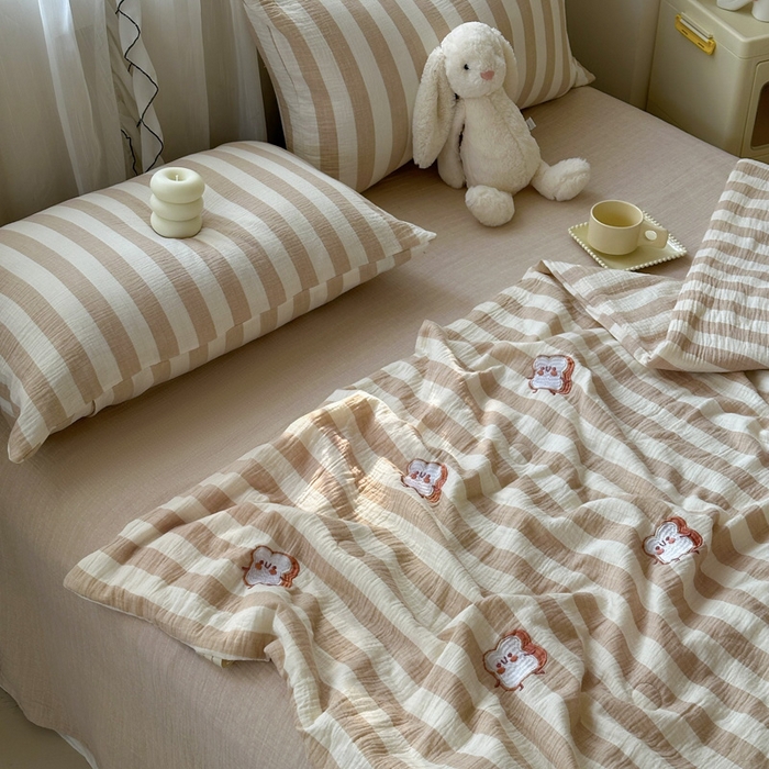 91家纺网 家纺一手货源 找家纺 木楌家居2025新款色织条纹皱皱纱刺绣款夏被 土司