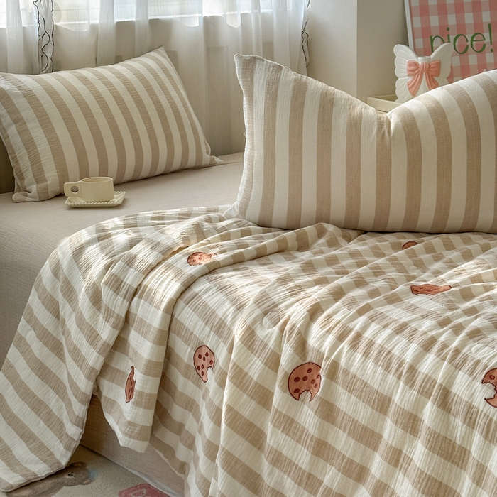 91家纺网 家纺一手货源 找家纺 木楌家居2025新款色织条纹皱皱纱刺绣款夏被 曲奇