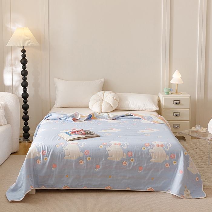 91家纺网 家纺一手货源 找家纺 悦然毛巾被 2025新款全棉６层纱毛巾被 花漾捧花蓝