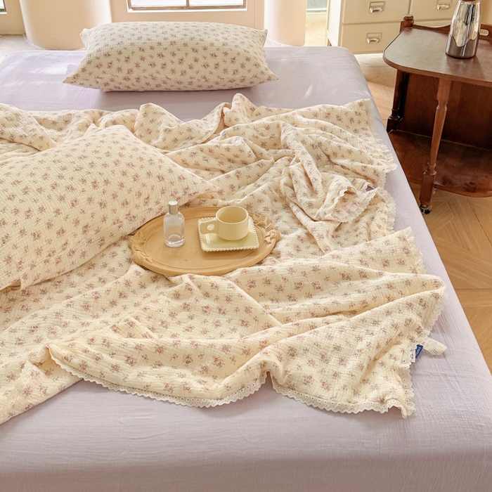 91家纺网 家纺一手货源 找家纺 木楌家居2025新款全棉皱皱纱花边款大豆夏被 伊桃