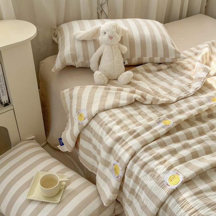 91家纺网 家纺一手货源 找家纺 木楌家居2025新款色织条纹皱皱纱刺绣款夏被 溏心蛋