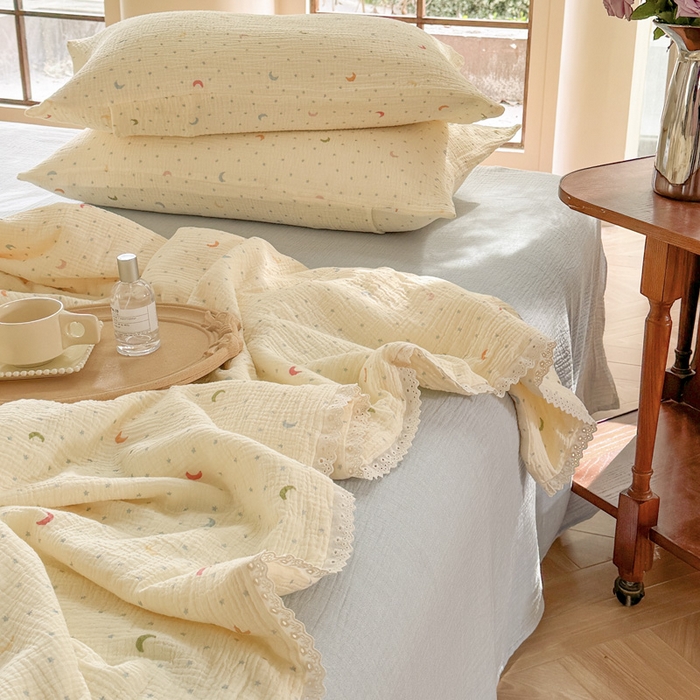 91家纺网 家纺一手货源 找家纺 木楌家居2025新款全棉皱皱纱花边款大豆夏被 星萝