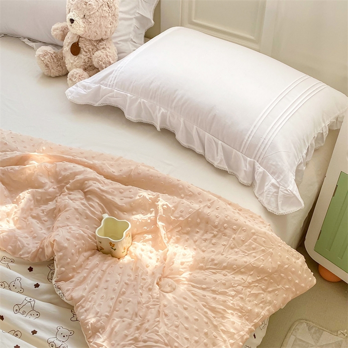 91家纺网 家纺一手货源 找家纺 米乐被业 2025新款水洗棉凉豆豆夏被 小熊院长