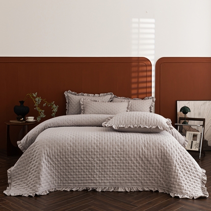 91家纺网 家纺一手货源 找家纺 （总）恩和家纺 2025新款荷叶边款多功能绗缝被床盖-风格二