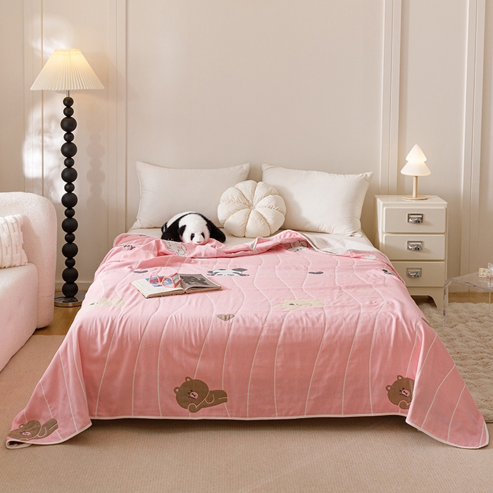 91家纺网 家纺一手货源 找家纺 悦然毛巾被 2025新款全棉６层纱毛巾被 甜梦小熊粉