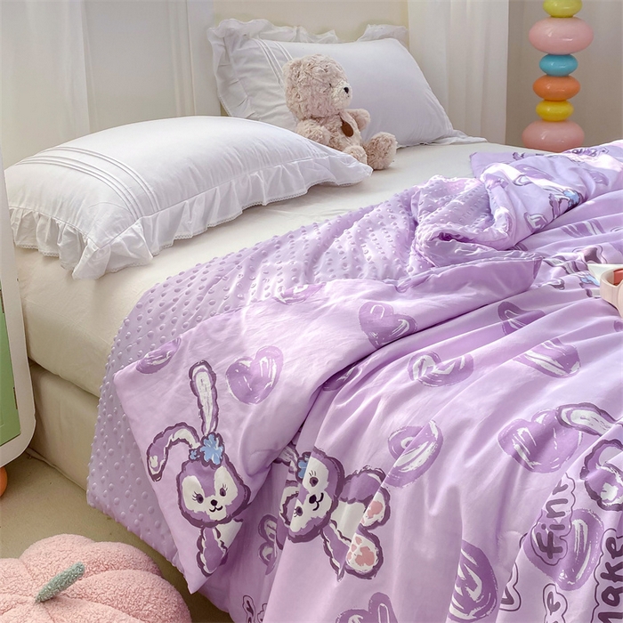 91家纺网 家纺一手货源 找家纺 米乐被业 2025新款水洗棉凉豆豆夏被 紫兔兔