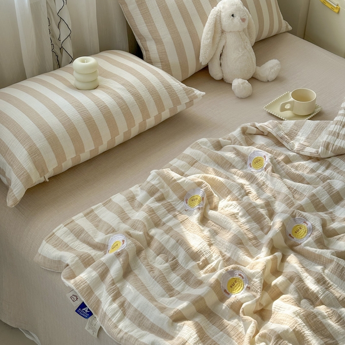 91家纺网 家纺一手货源 找家纺 木楌家居2025新款色织条纹皱皱纱刺绣款夏被 溏心蛋