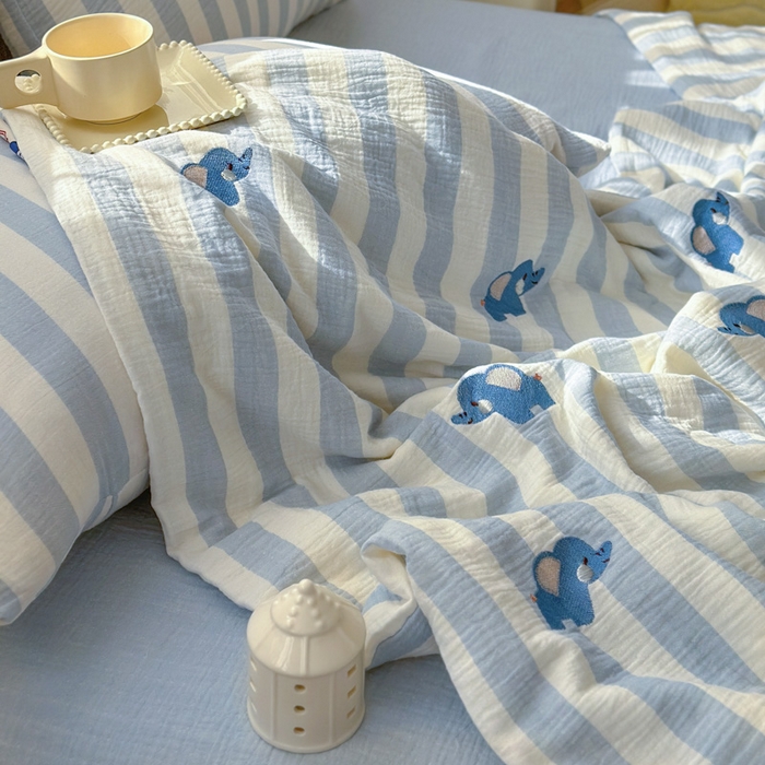 91家纺网 家纺一手货源 找家纺 木楌家居2025新款色织条纹皱皱纱刺绣款夏被 图图