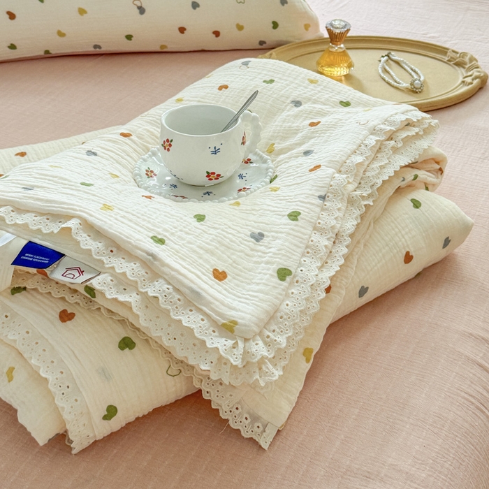 91家纺网 家纺一手货源 找家纺 木楌家居2025新款全棉皱皱纱花边款大豆夏被 宁雪